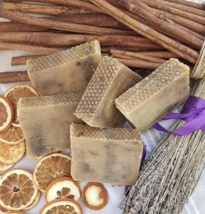 Honey soap, propolis & beeswax 